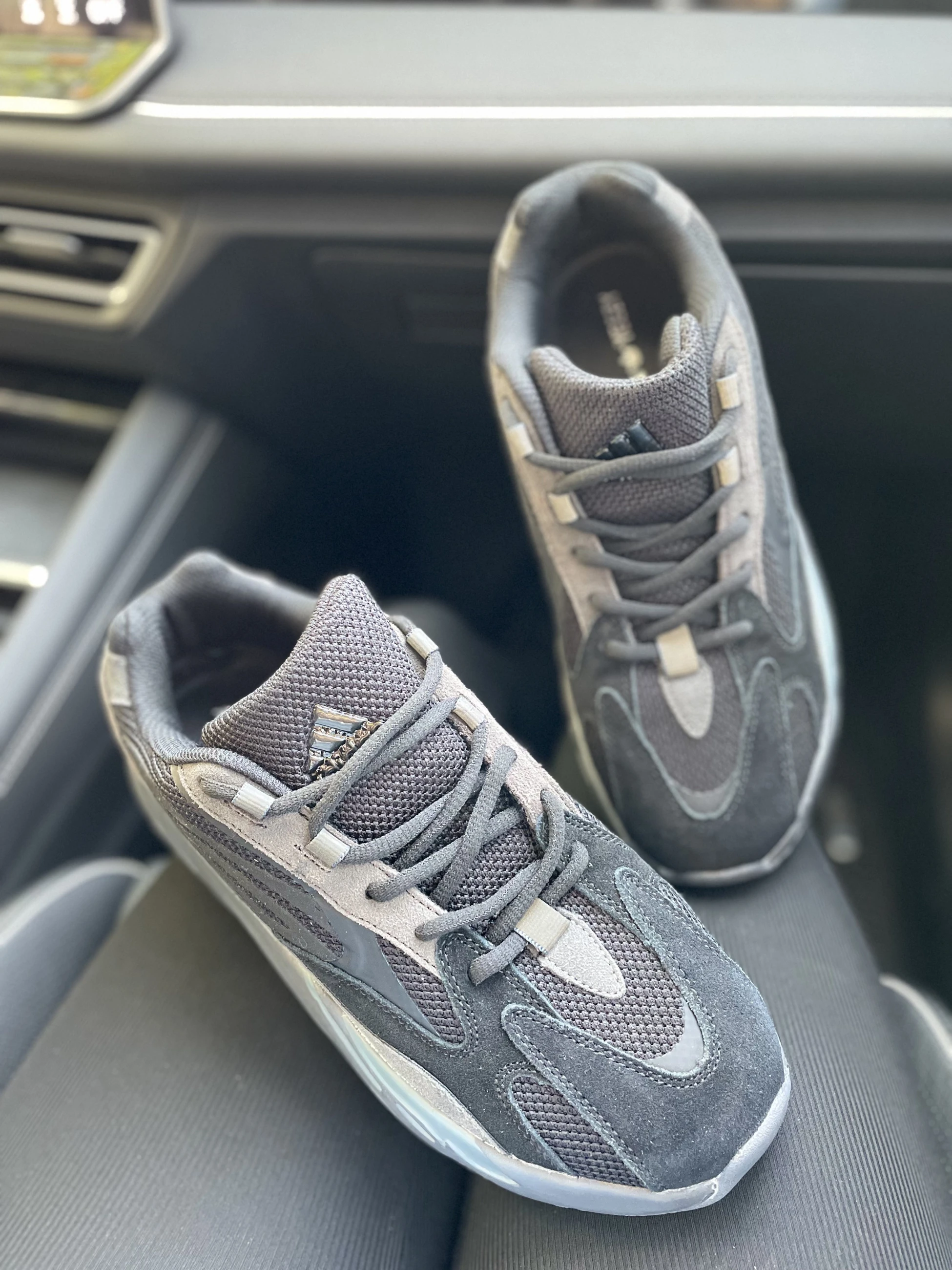Кросівки Adidas Yeezy Boost 700 V2 Tephra, Кросівки, купити взуття