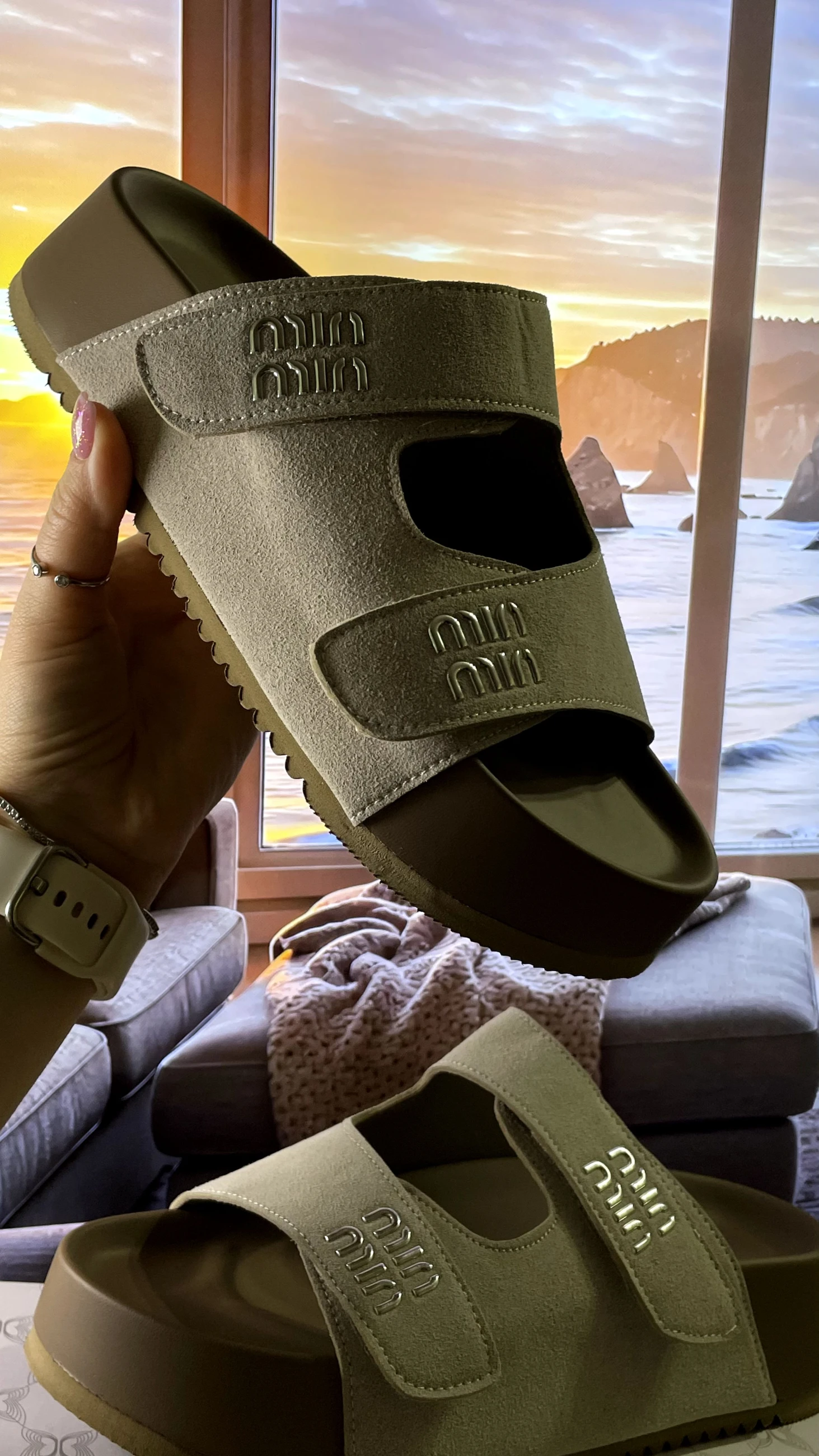 Шльопанці Miu Miu (beige), Босоніжки-шльопанці, купити взуття